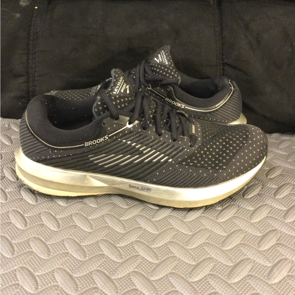 Brooks Levitate DNA AMP Running Shoe
